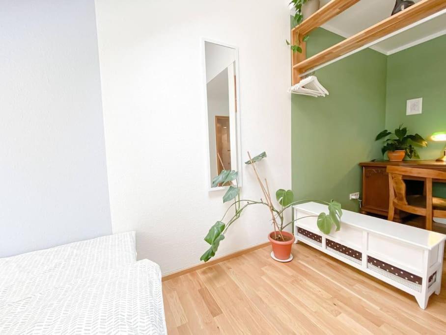 Schoene Ferienwohnung Mit Blick Ueber Stadtwald Leipzig Exterior foto