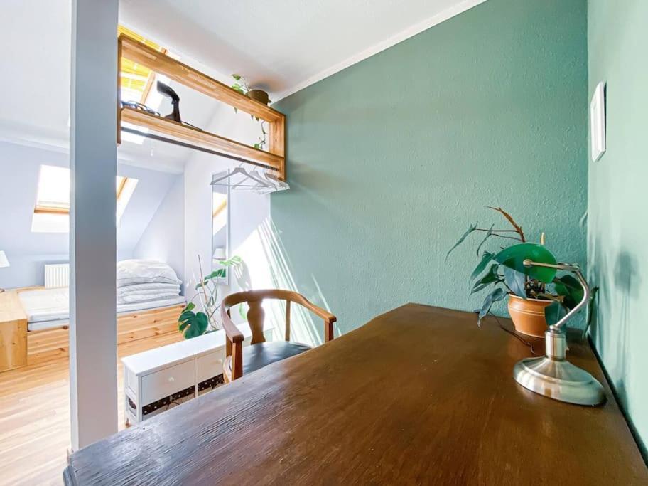 Schoene Ferienwohnung Mit Blick Ueber Stadtwald Leipzig Exterior foto